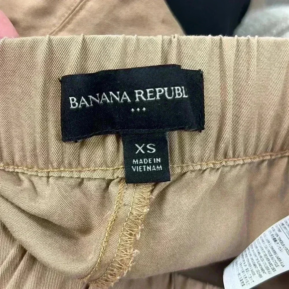 Banana Republic Camel Cargo Pants - Picture 7 of 7